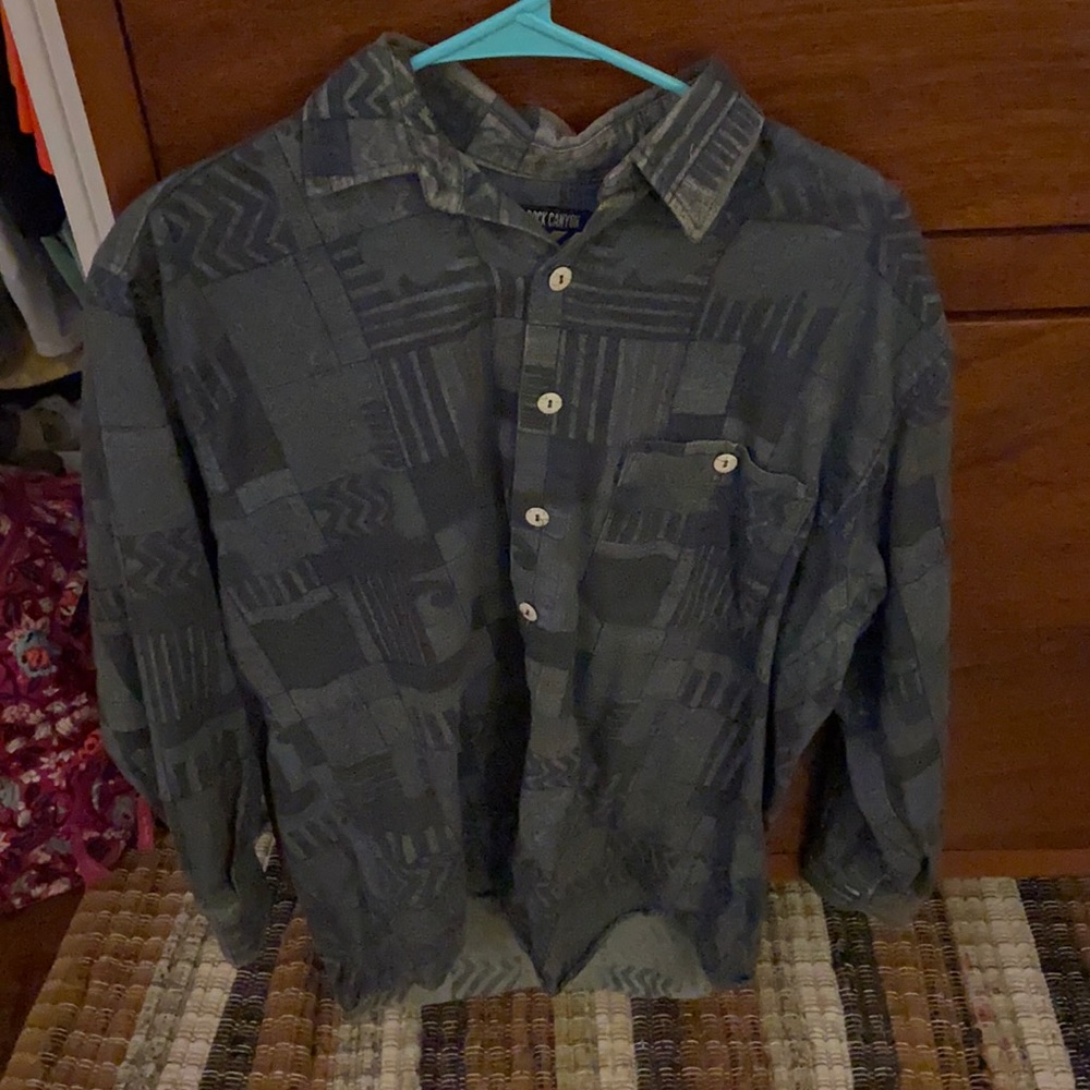 medium patterned long sleeve flannel with pocket
